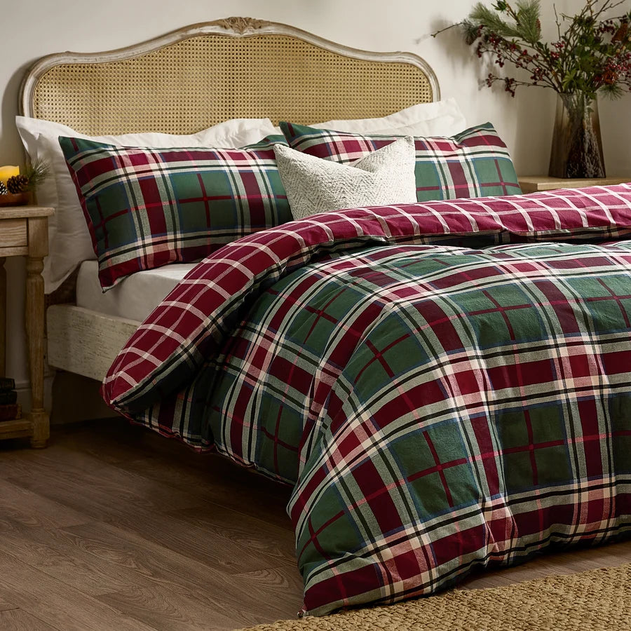 Braemar Checked Duvet Set | Berry & Pine