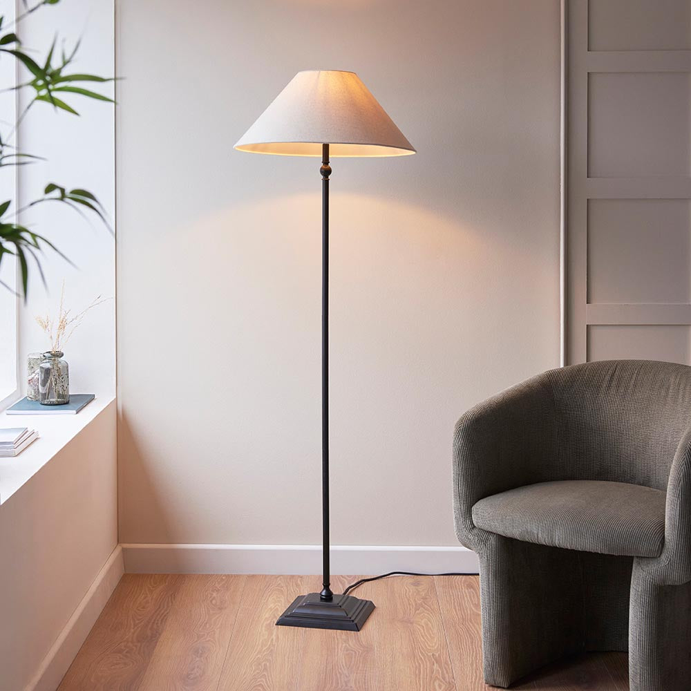 Lille Floor Lamp | Matt Black