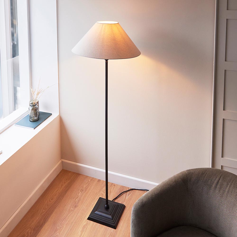 Lille Floor Lamp | Matt Black
