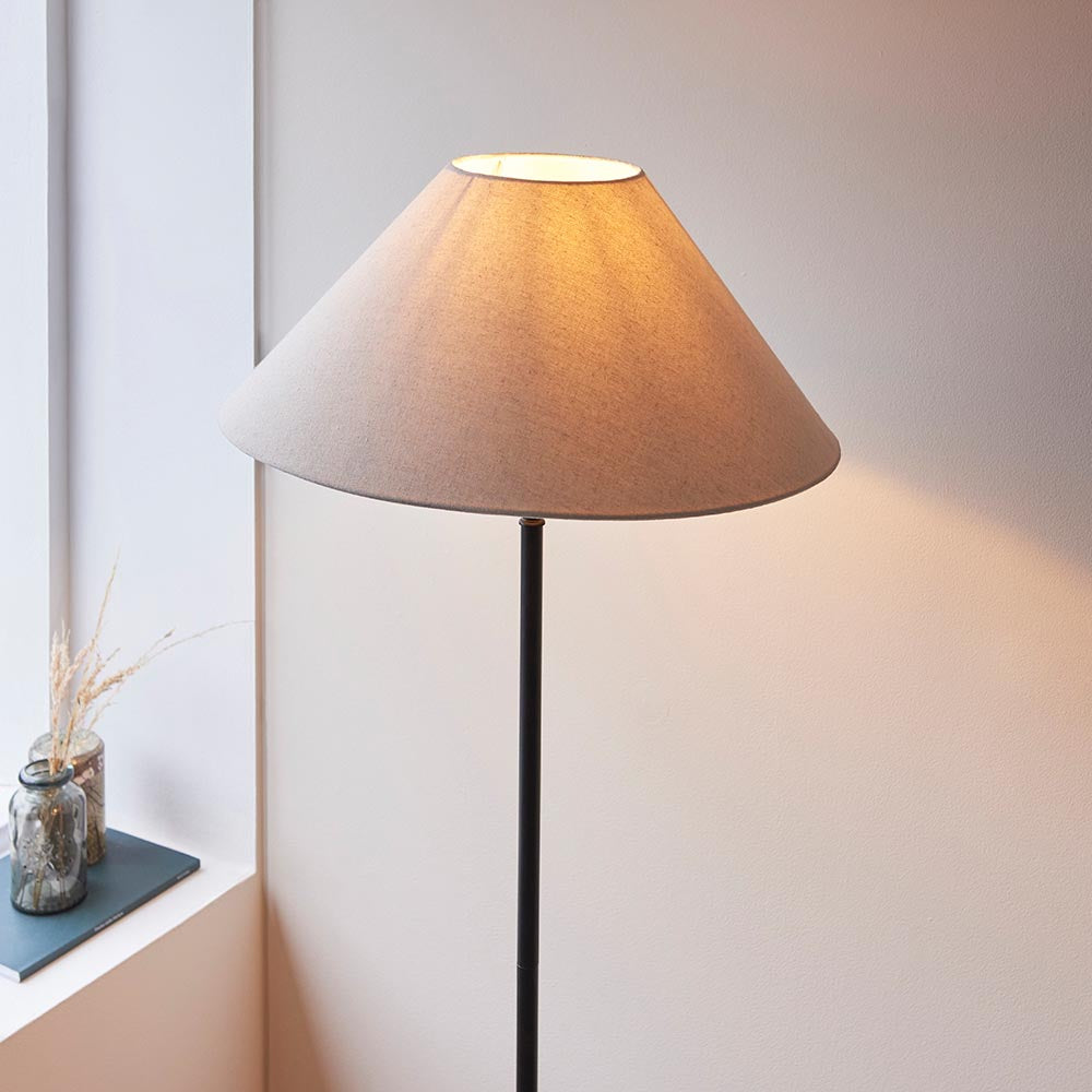 Lille Floor Lamp | Matt Black