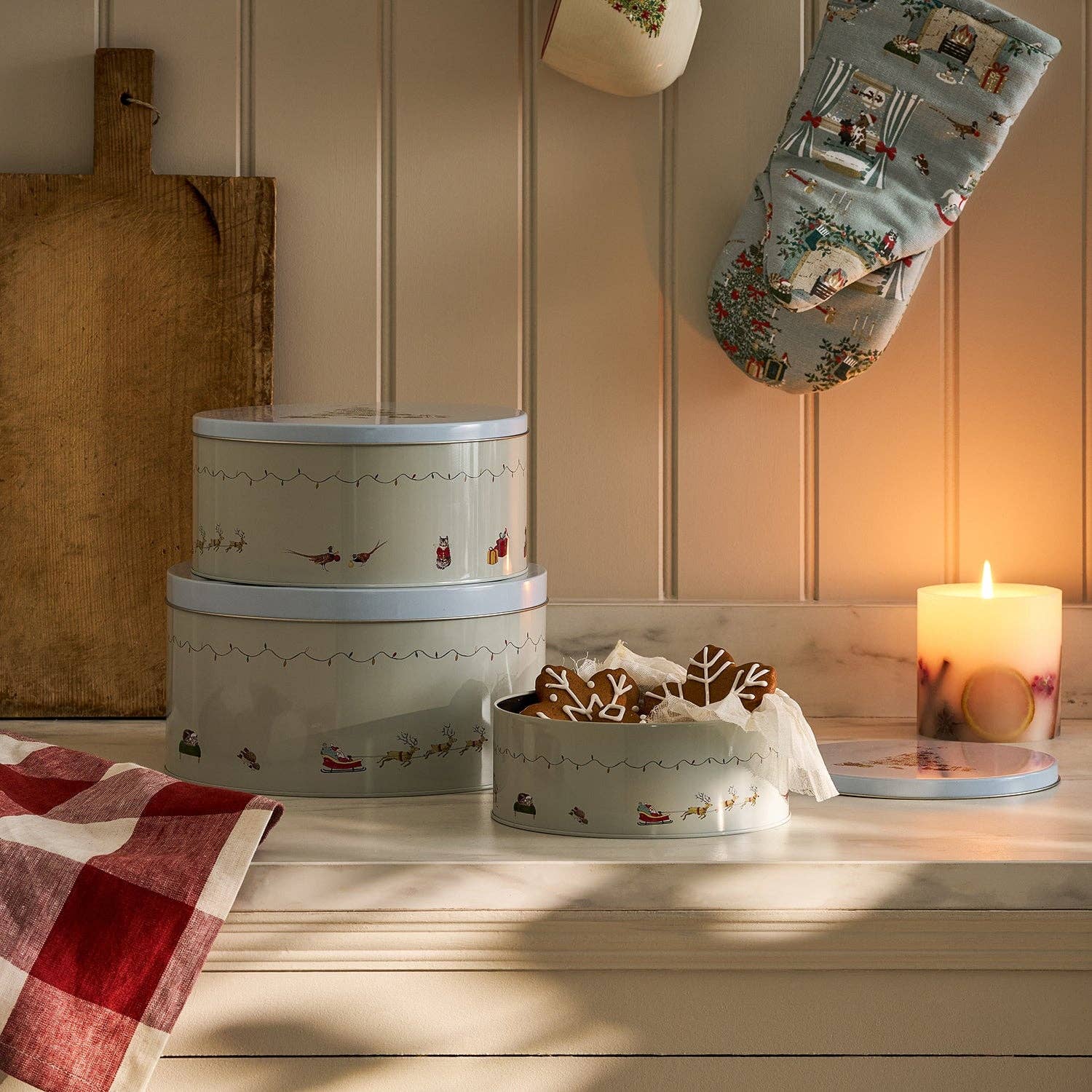 Cosy Christmas Cake Tins (Set of 3)