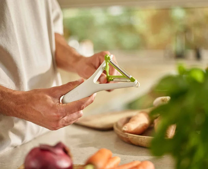 Switch 2-in-1 Peeler | Stone/Green