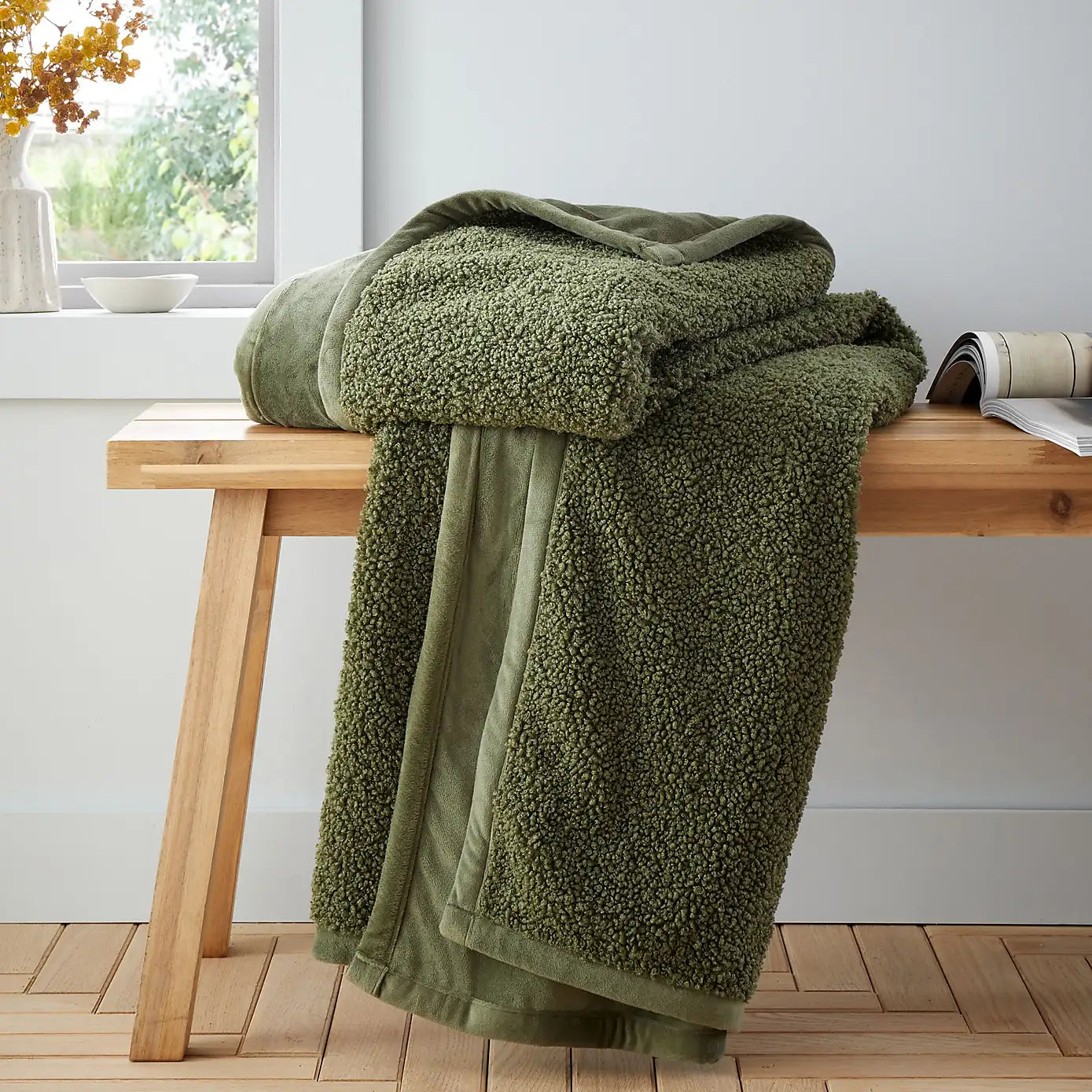 So Soft Velvet Boucle Throw | Green