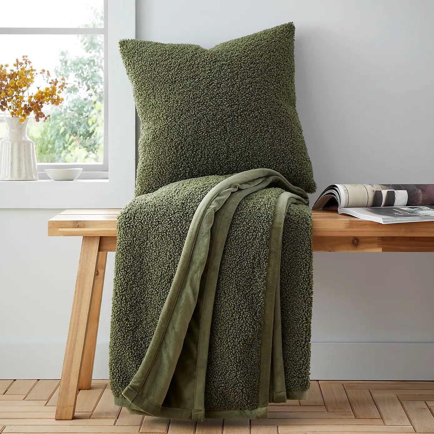 So Soft Velvet Boucle Throw | Green