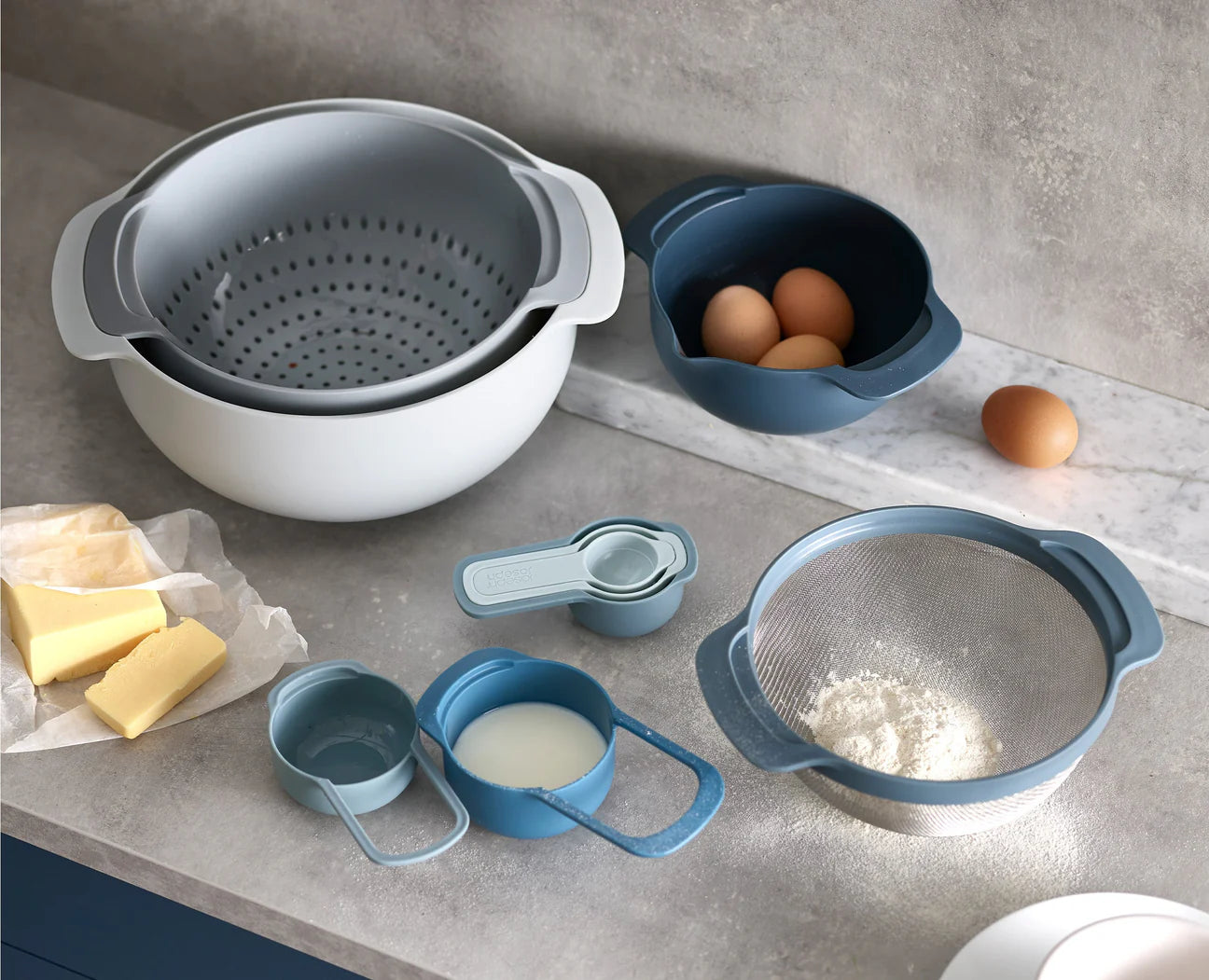 Nest 9 Plus Blue Bowl Set | Editions