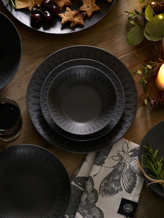 Living Jewels Black Dinner Plate