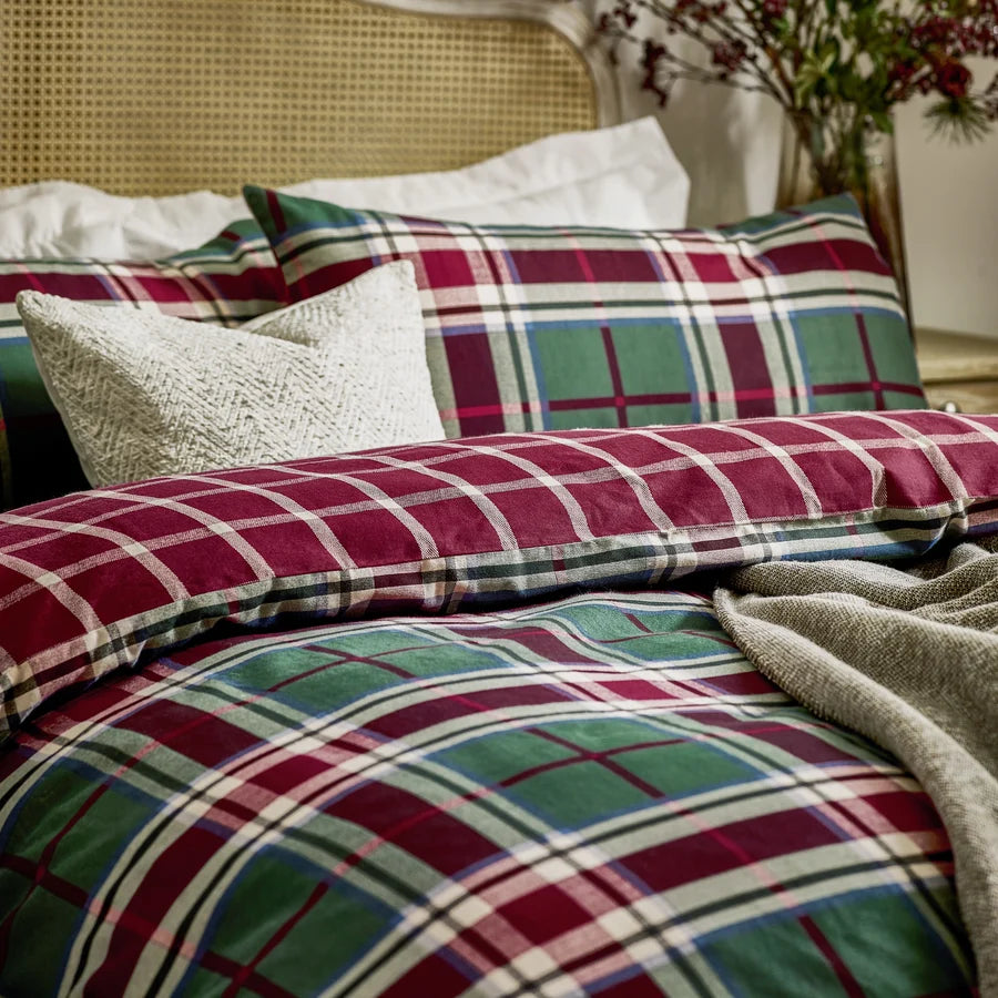 Braemar Checked Duvet Set | Berry & Pine