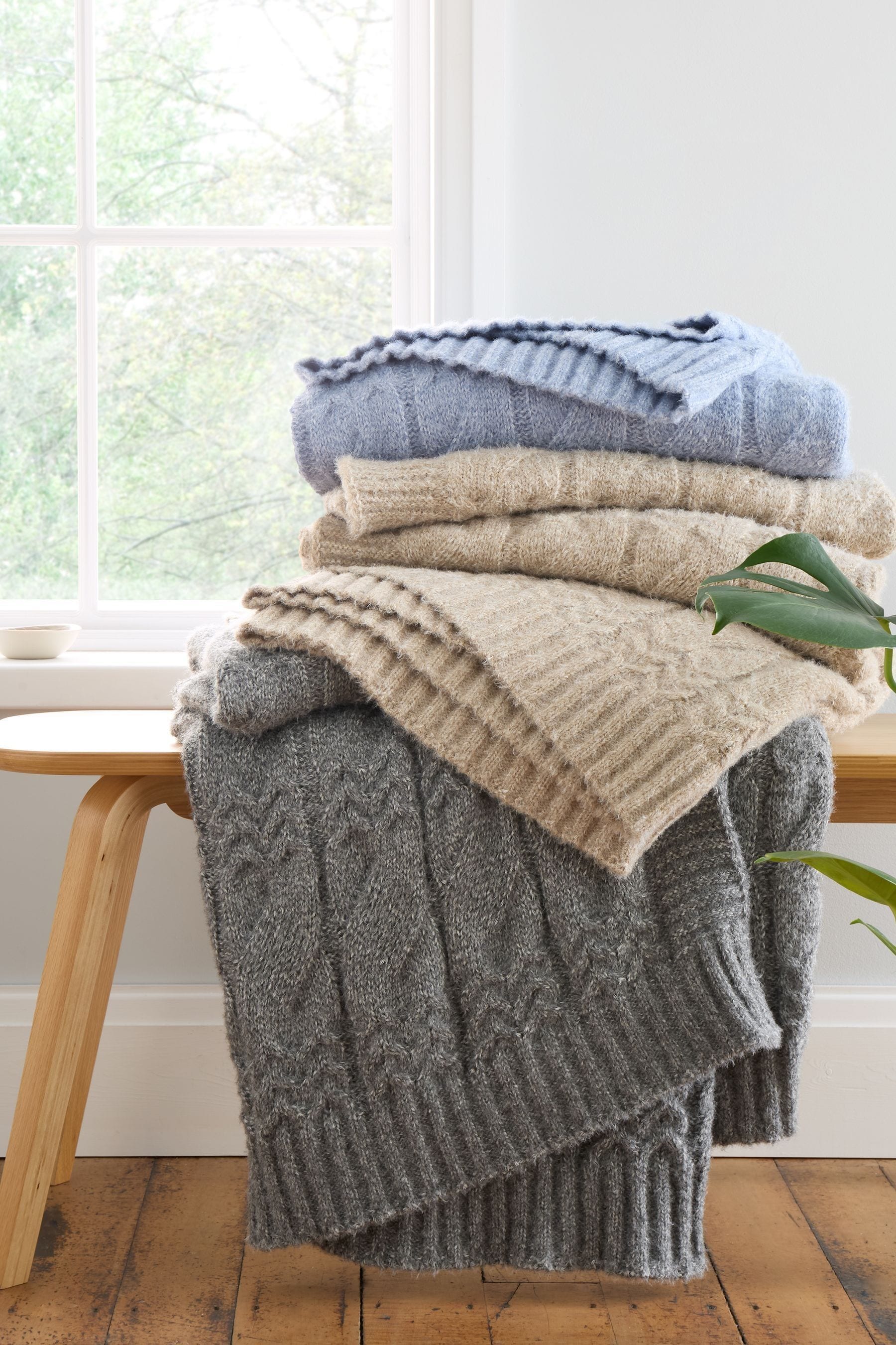 Cosy Cable Knit Throw | Blue