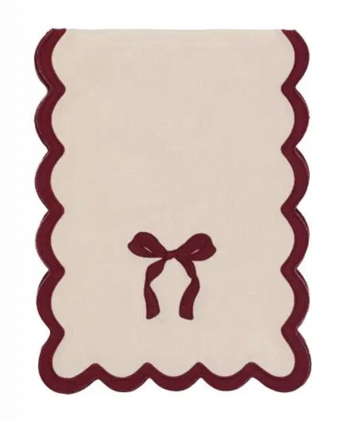 Heritage Scallop Bow Table Runner