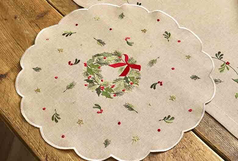 Scalloped Embroidered Wreath | Natural Placemat
