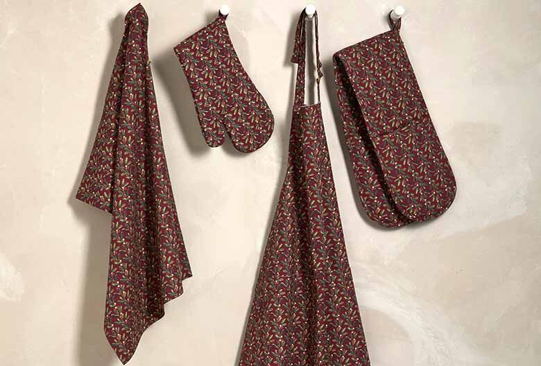Under The Mistletoe | Apron
