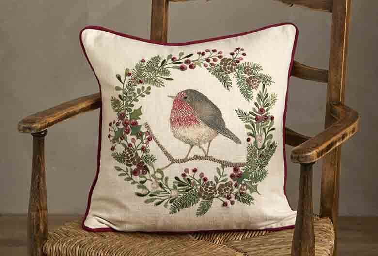 Robin and Wreath | Cushion