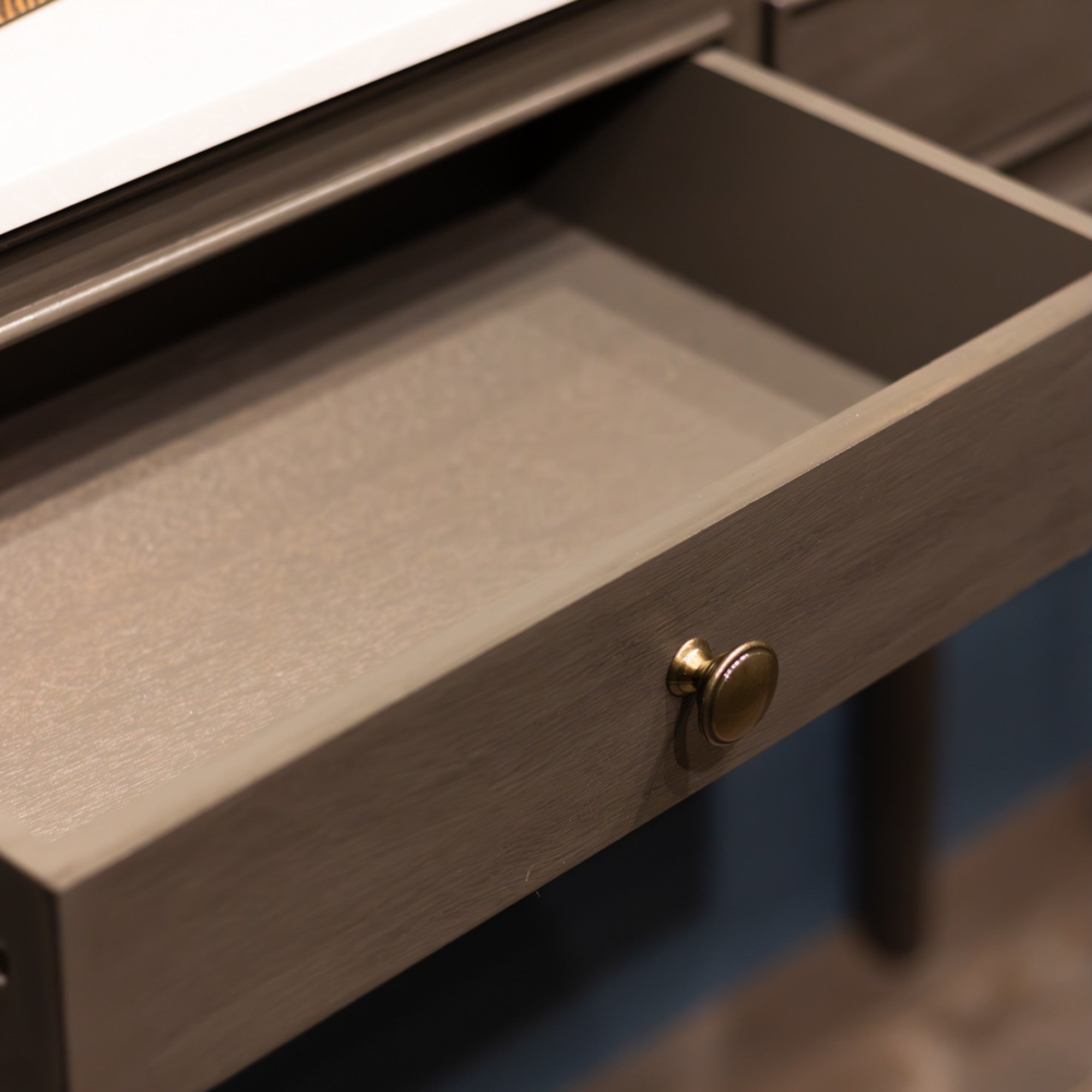 Moscow | 2 Dr Console