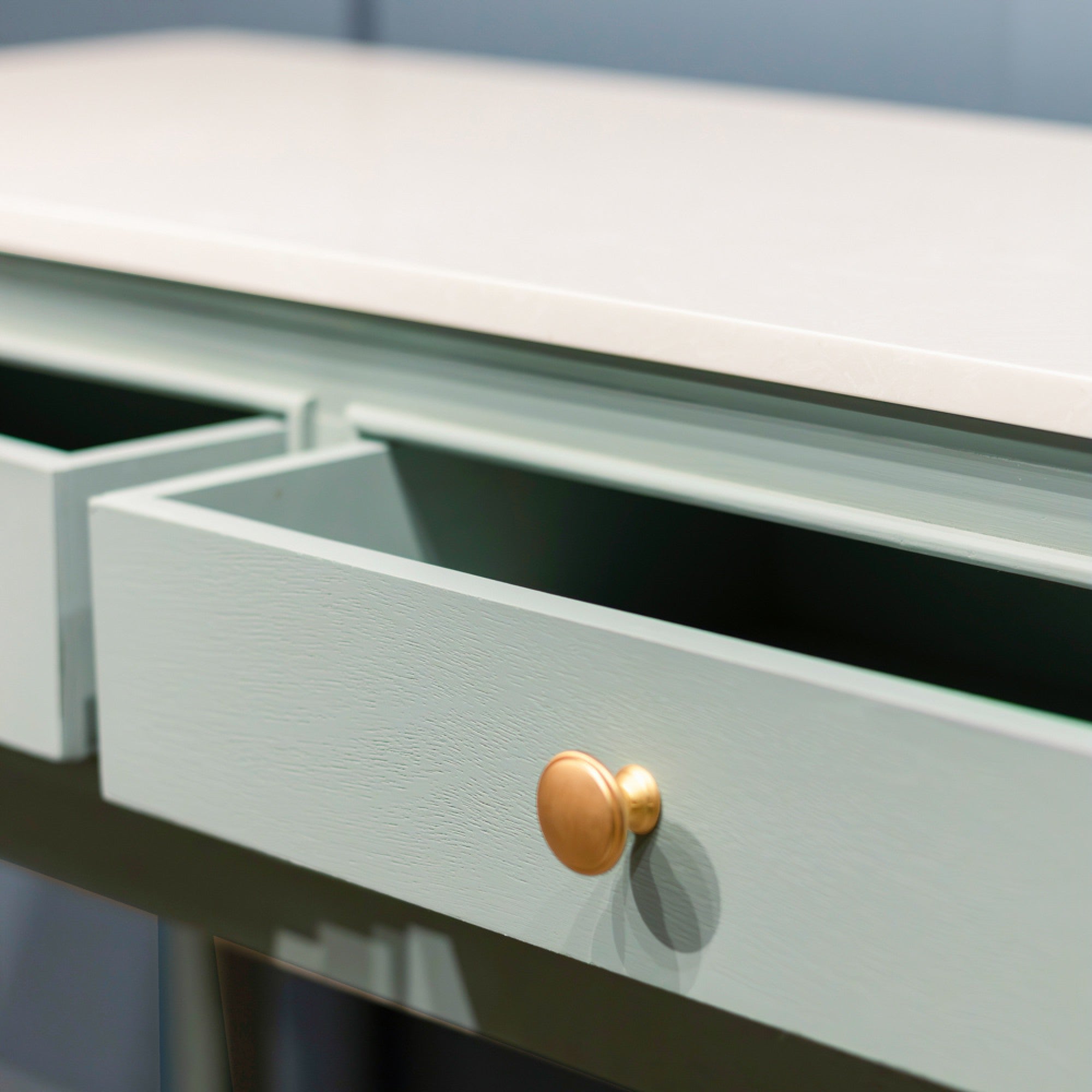 Moscow | 2 Dr Console