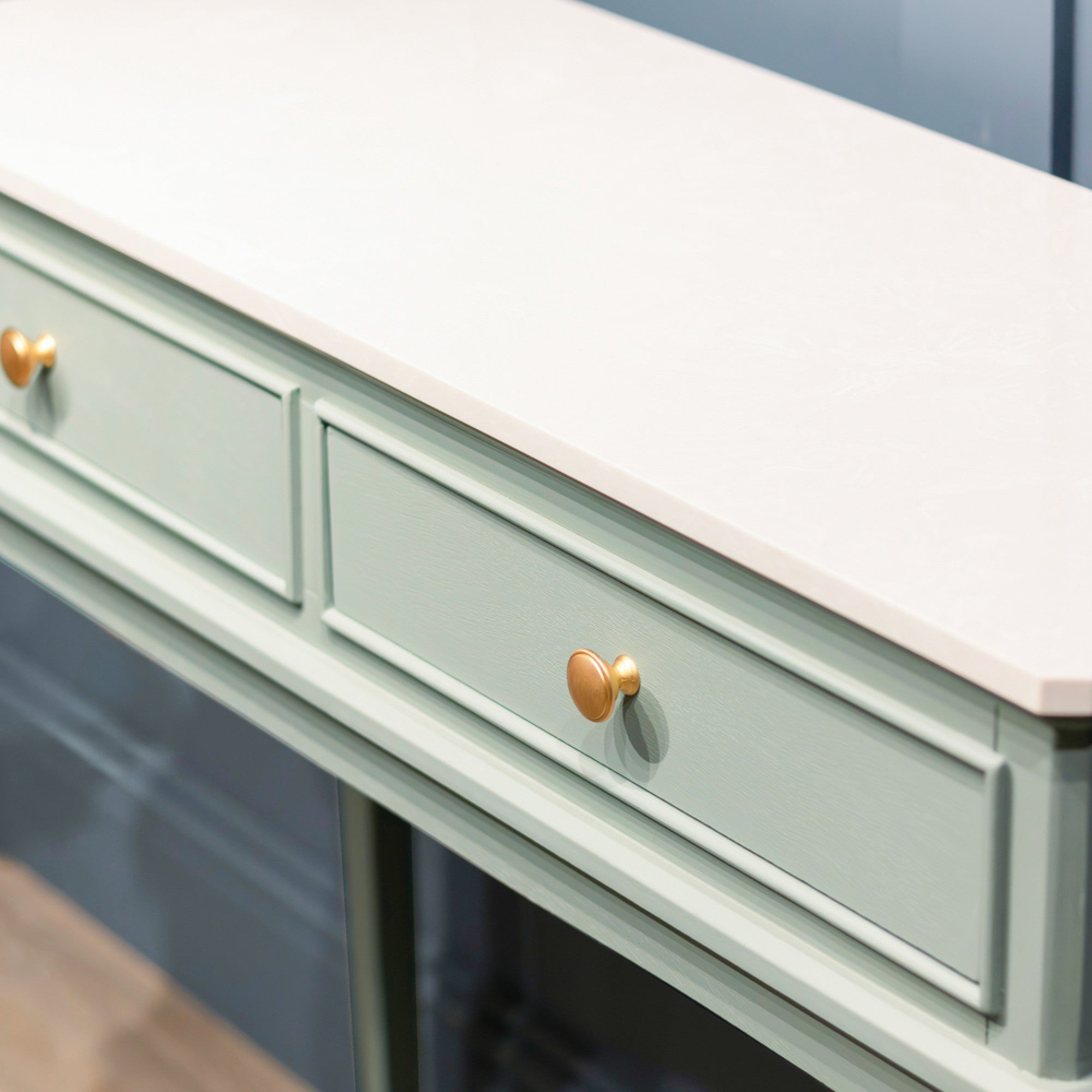 Moscow | 2 Dr Console