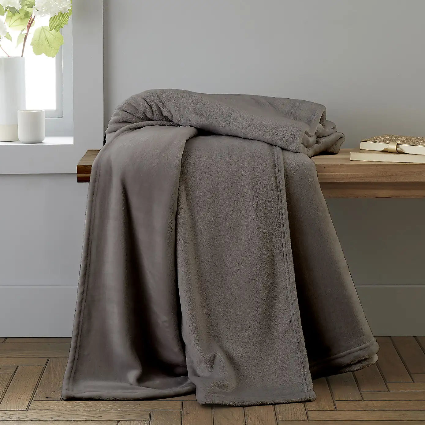 Raschel Velvet Touch Throw | Charcoal