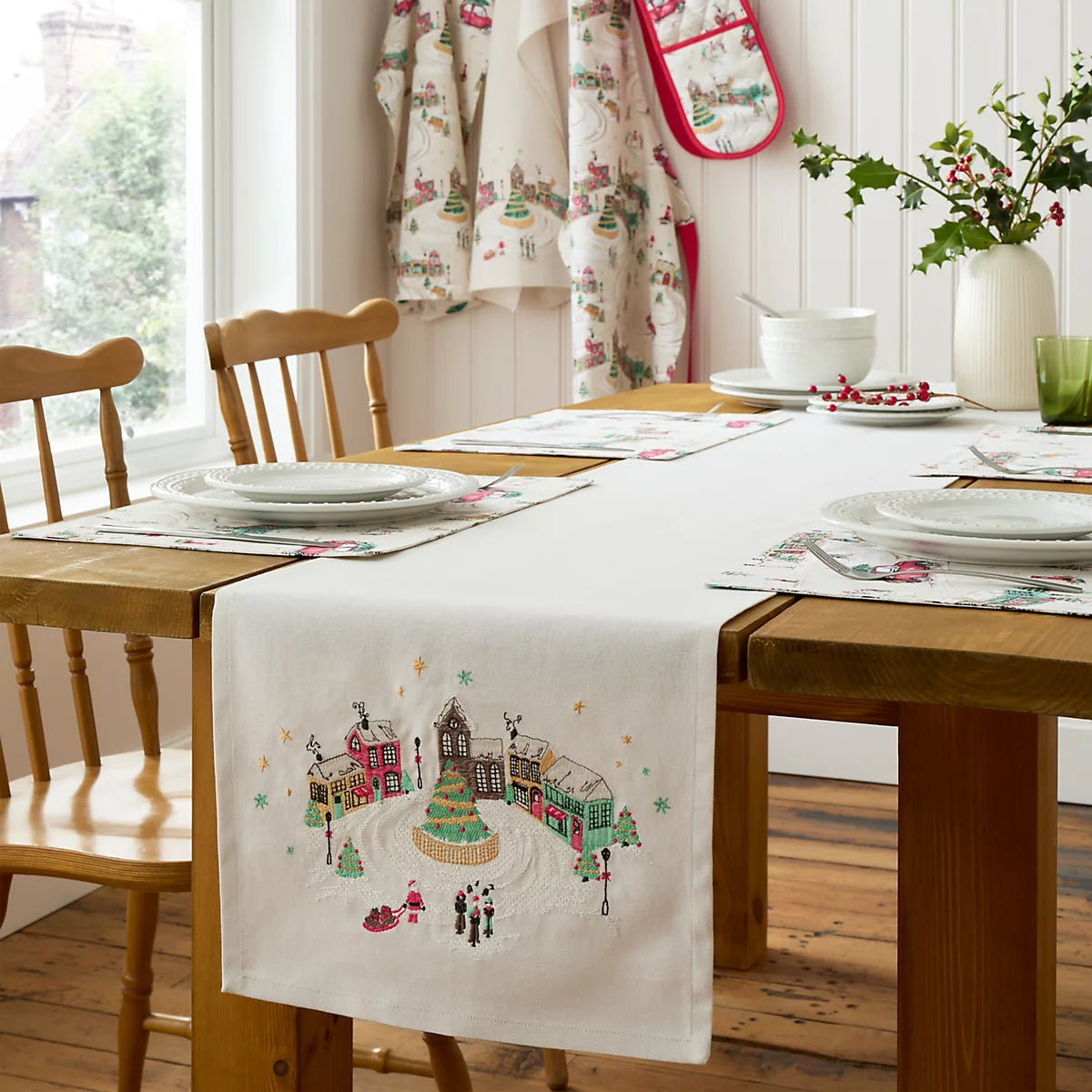 Christmas Town | Table Runner
