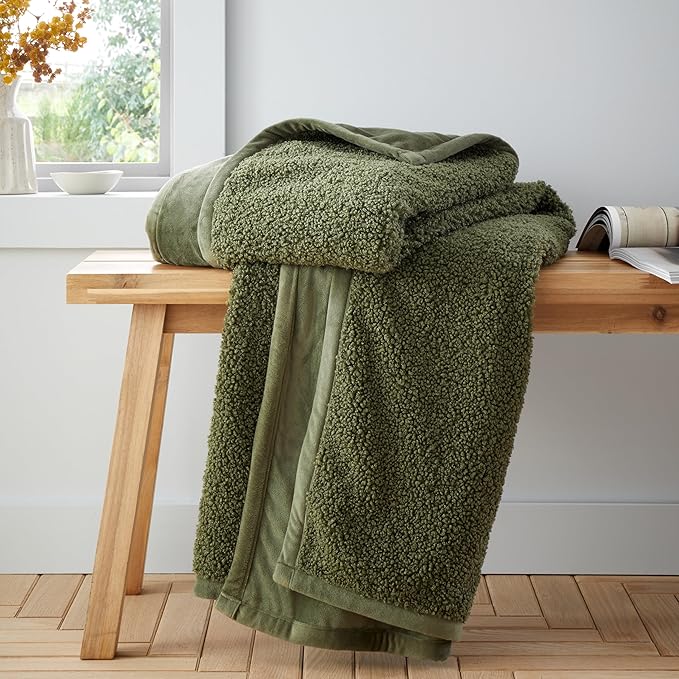Velvet Boucle Throw | Olive
