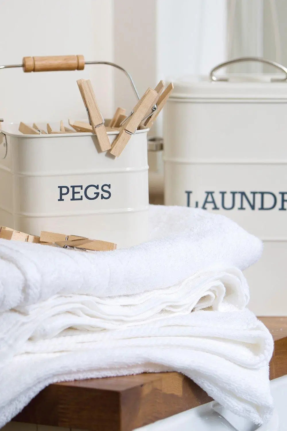 Living Nostalgia Cream Peg Tin