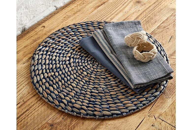 Circular Hyacinth Placemat | Blue