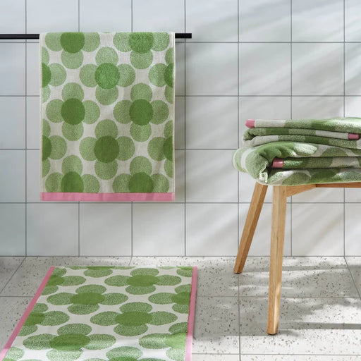 Retro Clover | Bath Towel