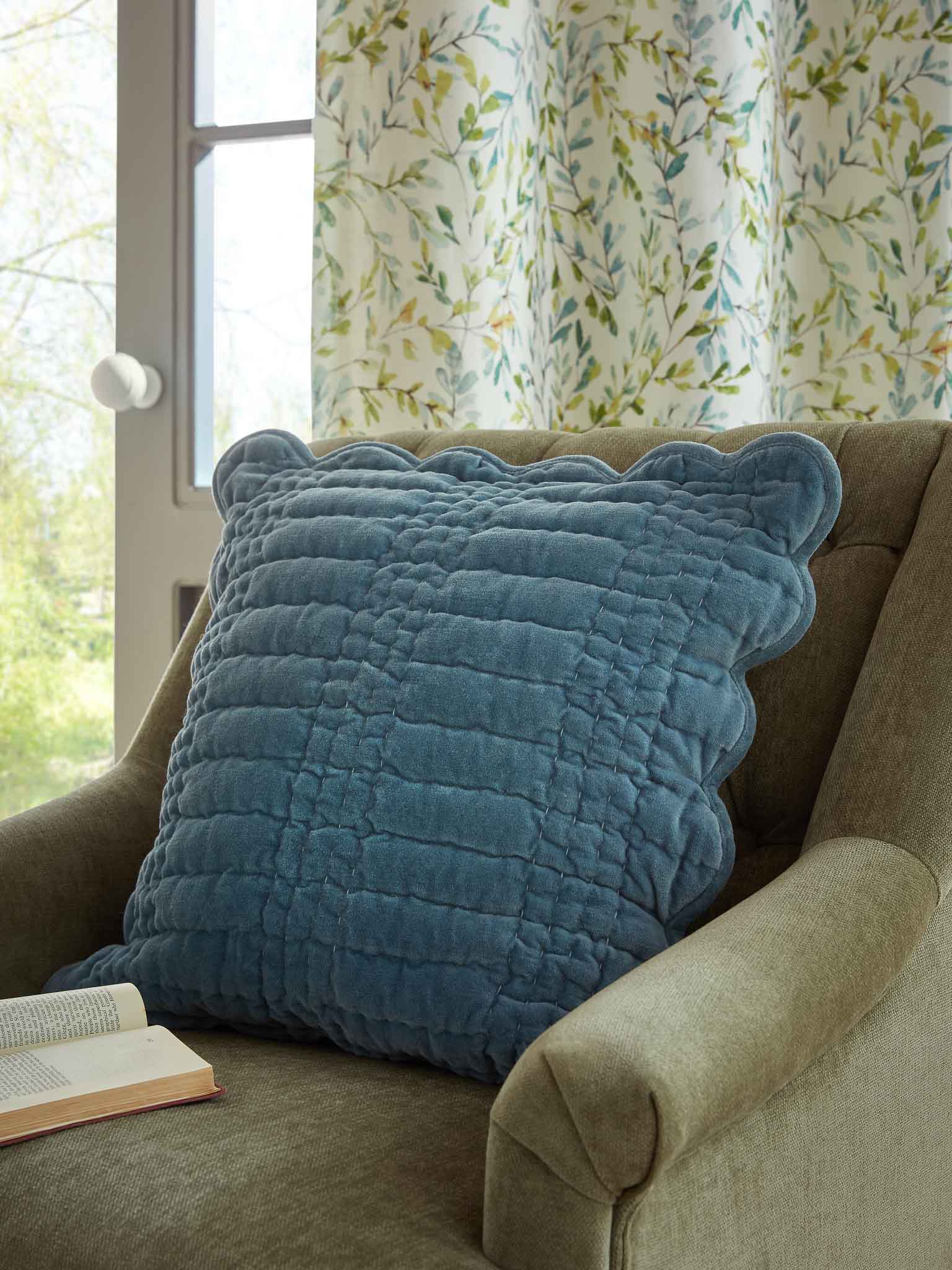 Brady Cushion