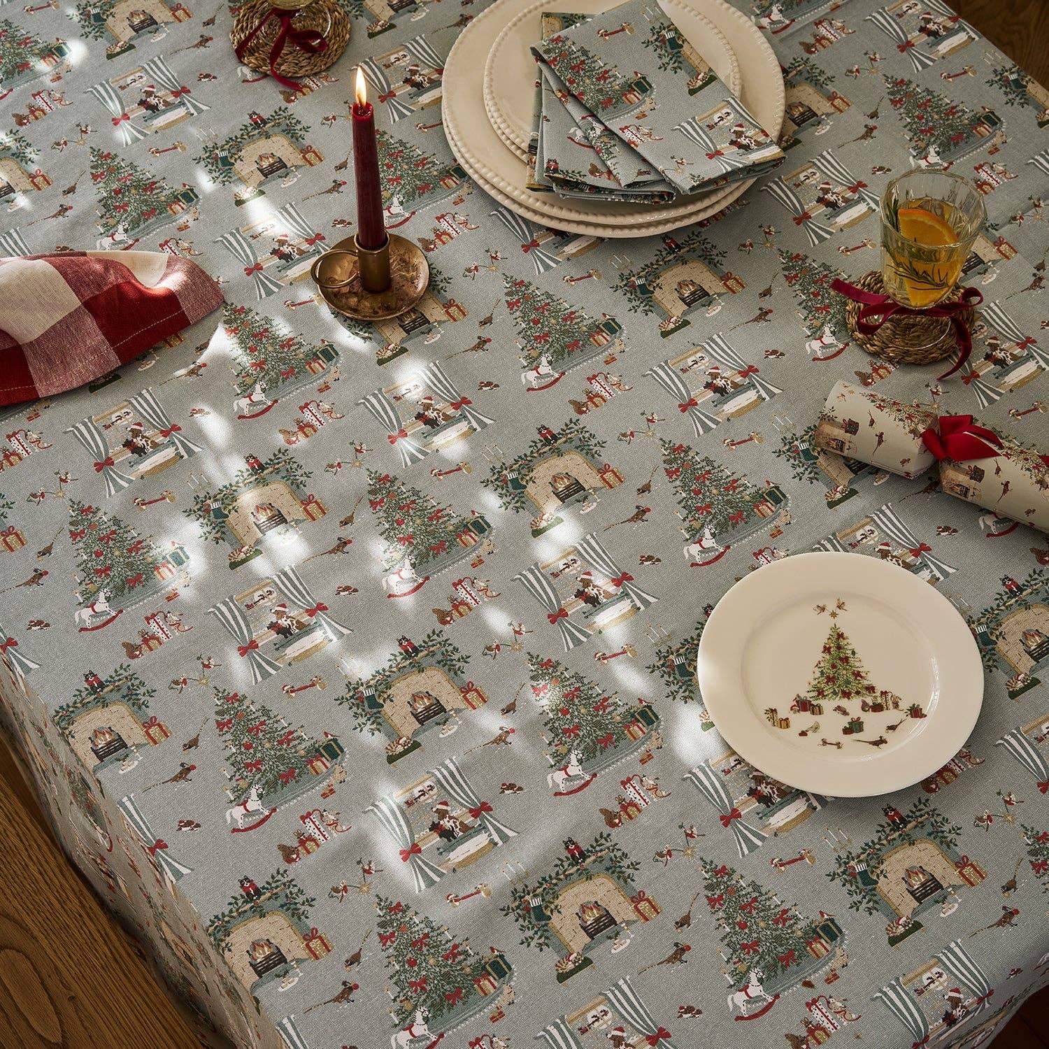 Cosy Christmas Tablecloth