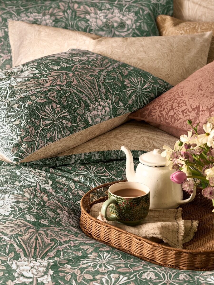 William Morris | Honeysuckle & Tulip |Sage/plaster
