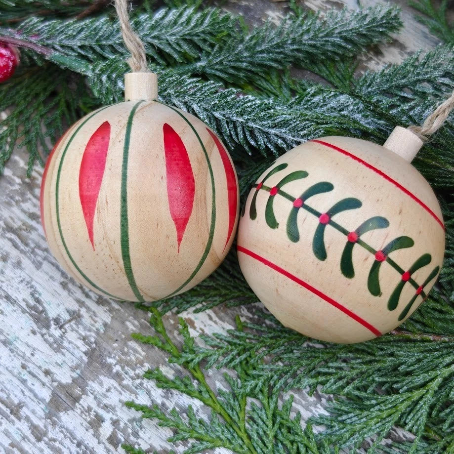 Wood Bauble 6cm | Red/Green/Natural Alpine