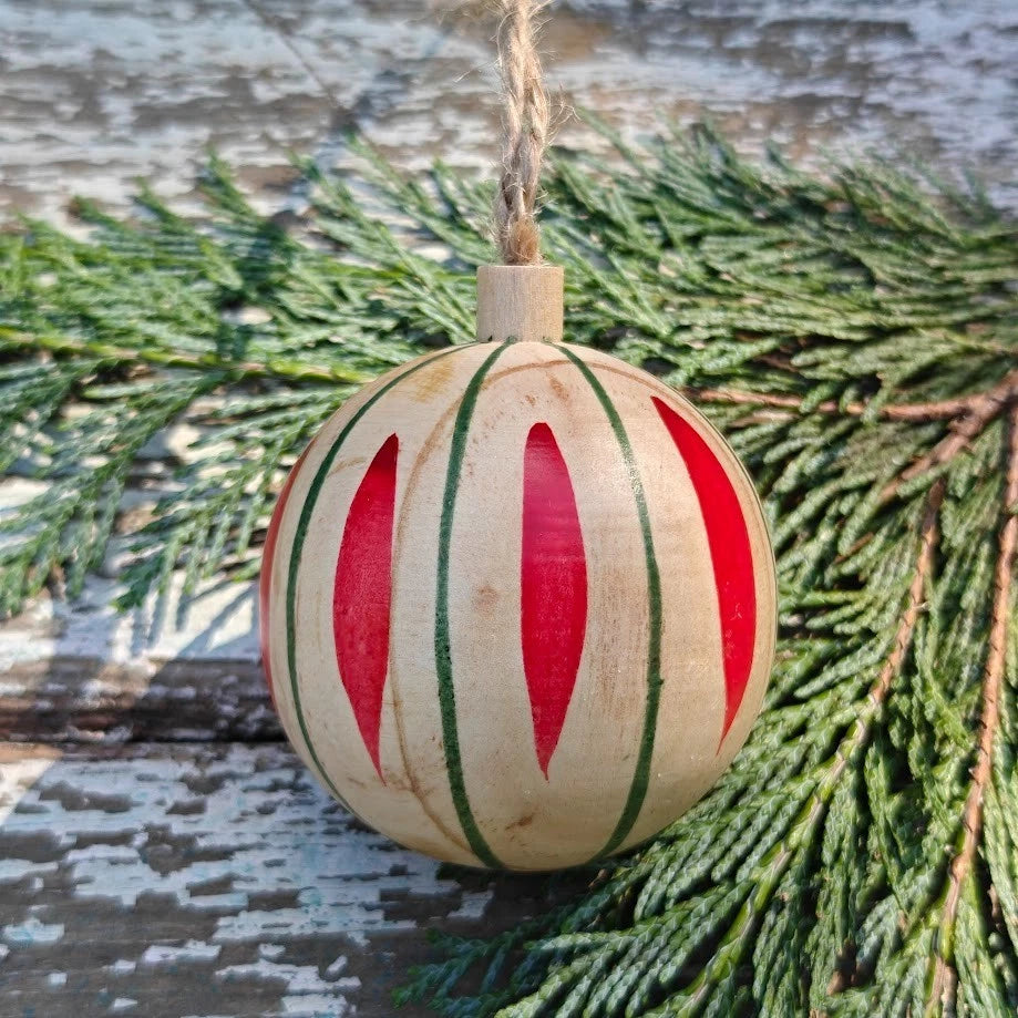 Wood Bauble 6cm | Red/Green/Natural Alpine
