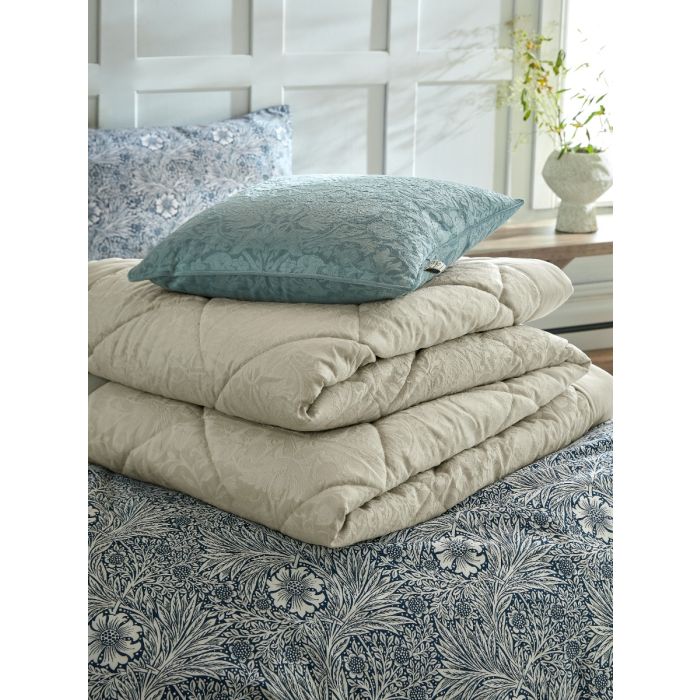 Strawberry Thief | Oyster Bedspread