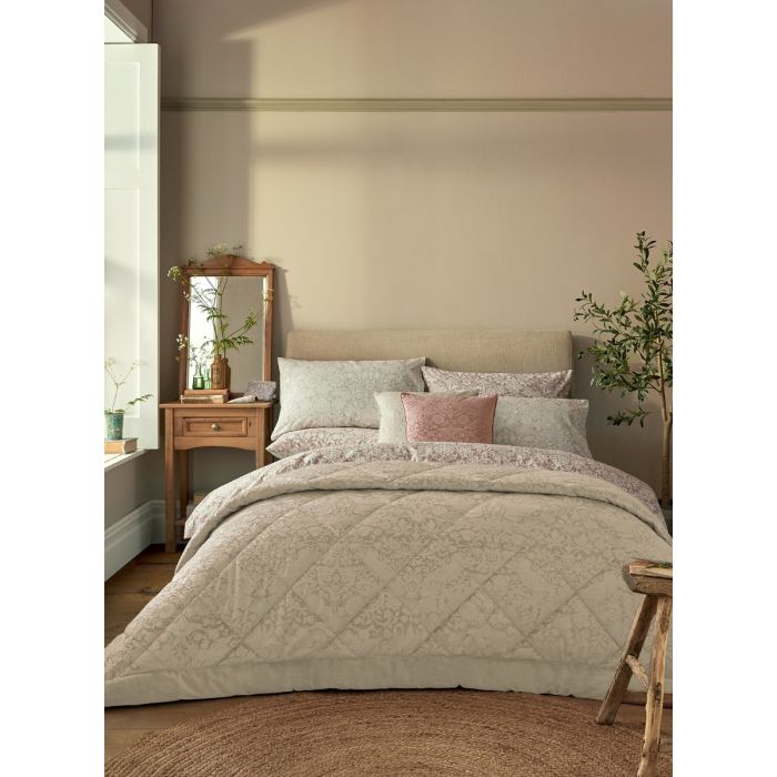 Strawberry Thief | Oyster Bedspread