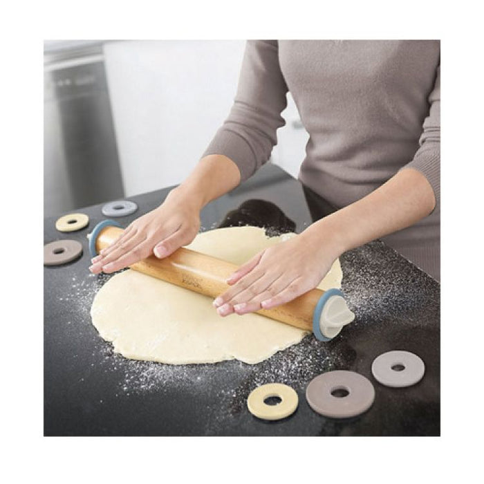 Adjustable Rolling Pin With Measuring Rings